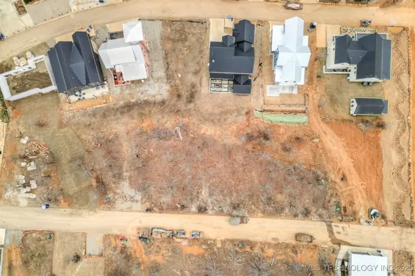 118 Sandstone Drive, Carlton Landing, OK 74432