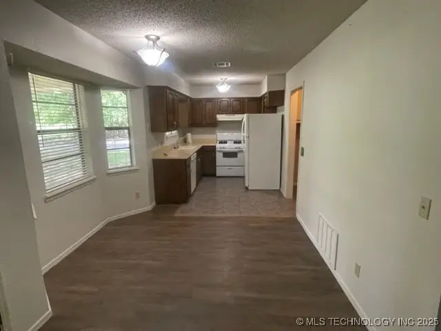 301 E Austin Street, Broken Arrow, OK 74011 - Image #3