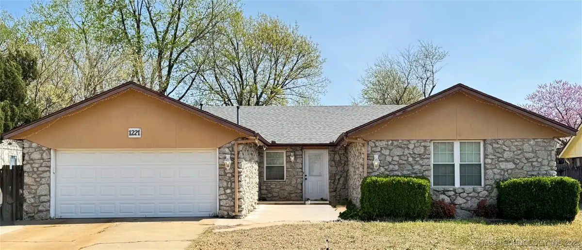 1221 S 28th Street, Broken Arrow, OK 74014 - #1