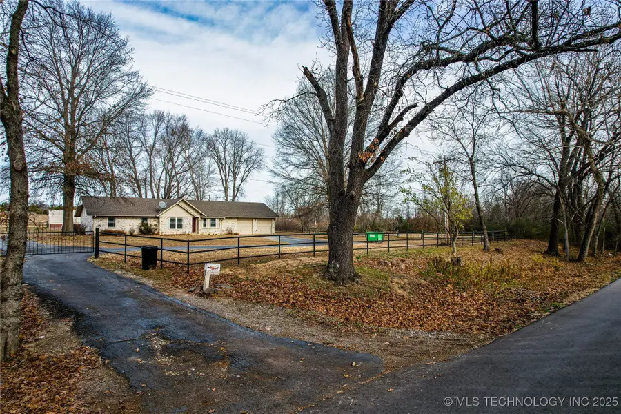 34855 W 261st Street S, Bristow, OK 74010 - Image #2