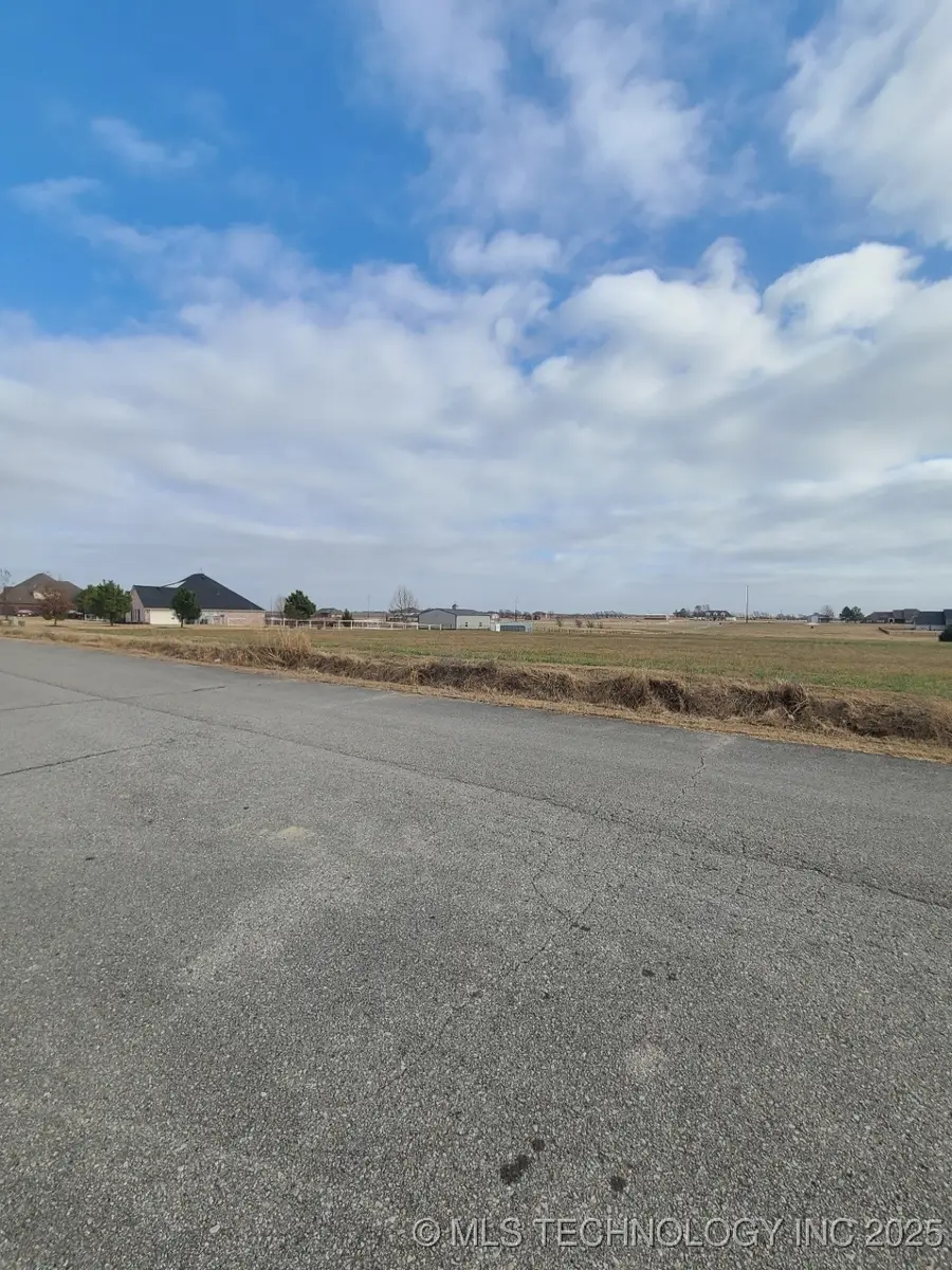 19355 Carriage Court, Mounds, OK 74047 - Image #2