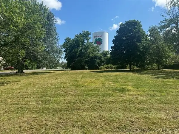 1268 S 3rd Street, Stilwell, OK 74960