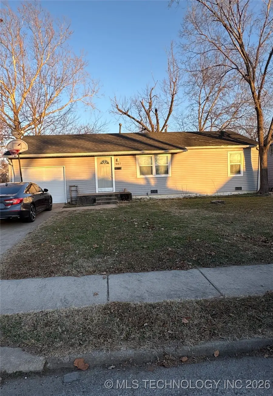 807 N Ash Street, Owasso, OK 74055 - #2
