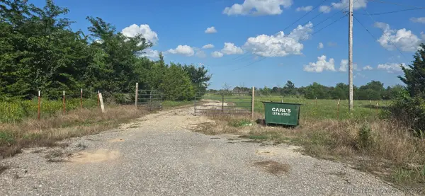 28761 Johnson Road, Maud, OK 74854