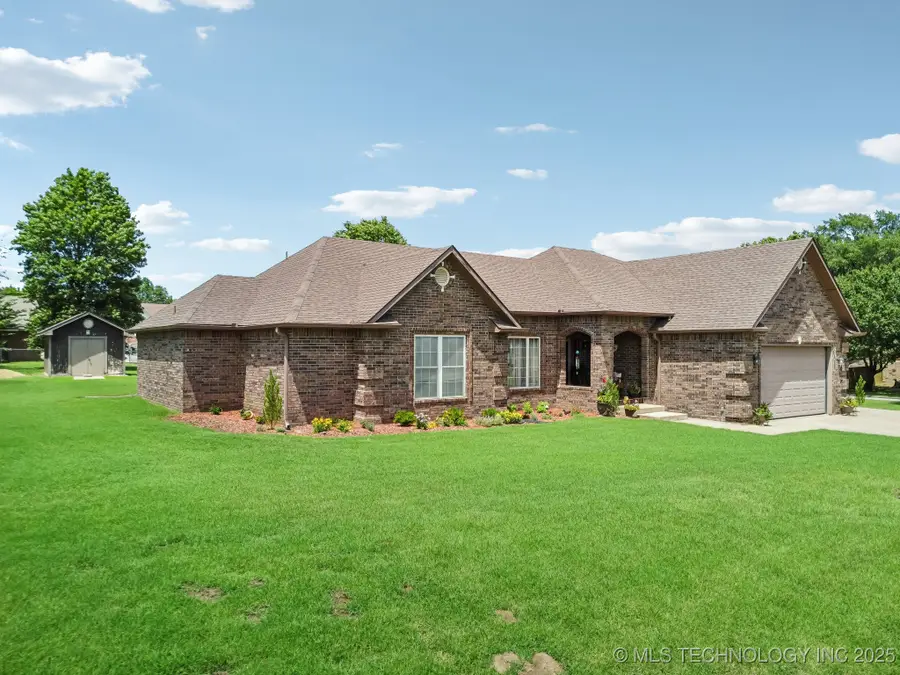 2207 Fieldstone Court, Okmulgee, OK 74447 - Image #2