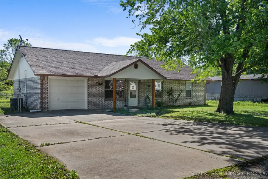 311 N 1st Street, Porum, OK 74455 - #2
