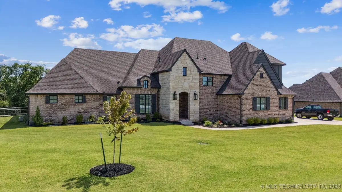 8604 E 107th Street, Owasso, OK 74055 - #1