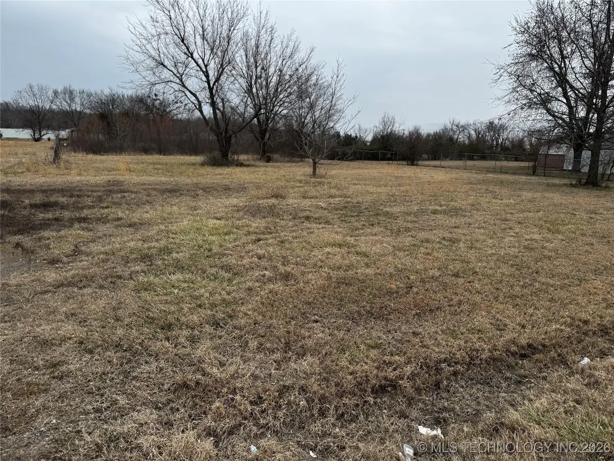 1401 S Polk Avenue, Wagoner, OK 74467 - #1