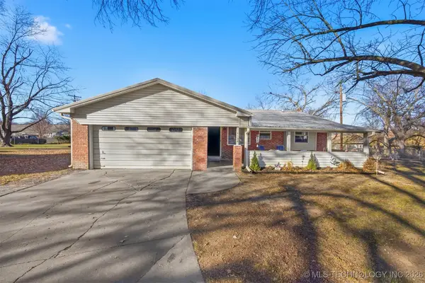 1126 W 16th Place, Claremore, OK 74017