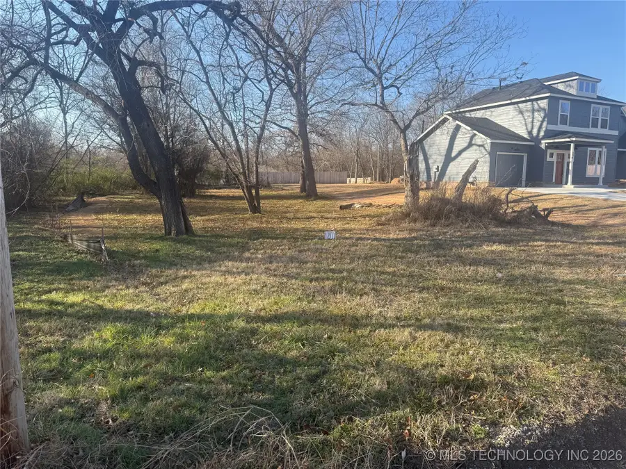 420 S Division Street, Coweta, OK 74429 - #2