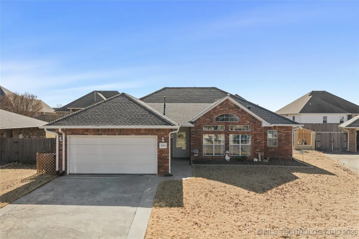1524 Persimmon Lane, Ardmore, OK 73401 - Image #1
