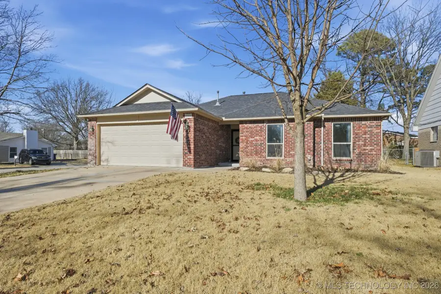916 W Atlanta Court, Broken Arrow, OK 74012 - #2