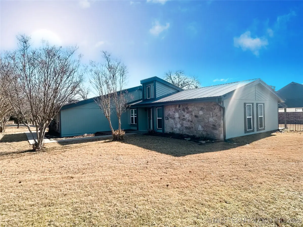 157 N Spinnaker Run, Stigler, OK 74462 - Image #1