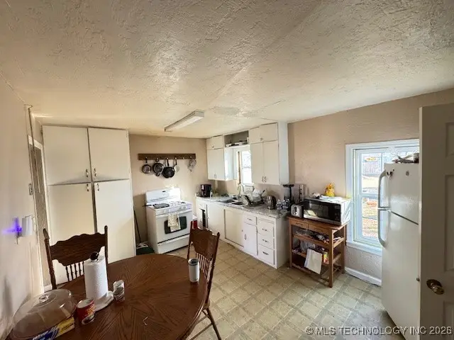 123 E 3rd, Ada, OK 74820 - #3