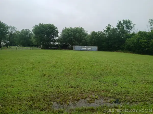 E Shawnee Avenue, Nowata, OK 74048