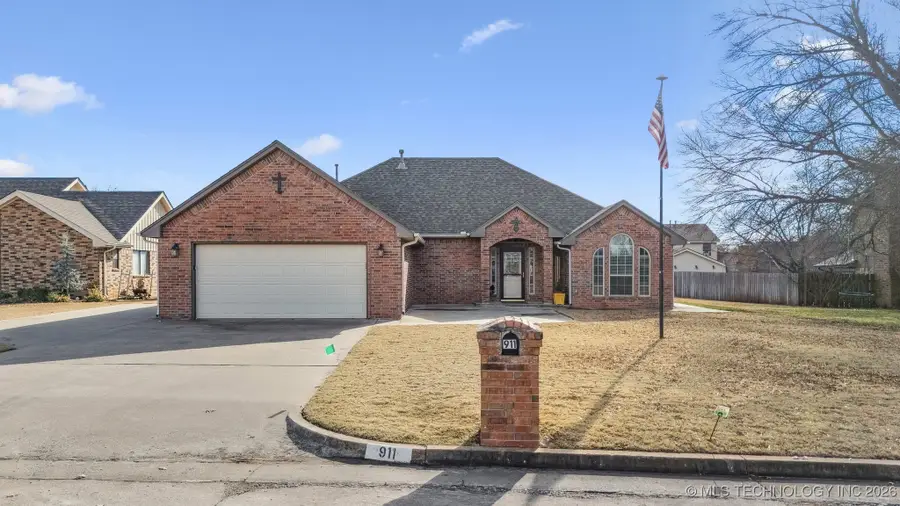 911 E 14th Street, Cushing, OK 74023 - #2