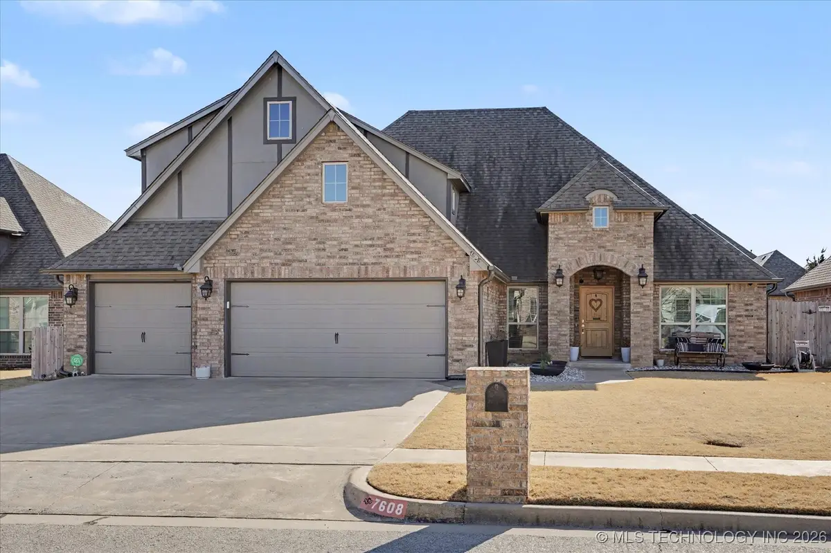 7608 E 82nd Place N, Owasso, OK 74055 - #1