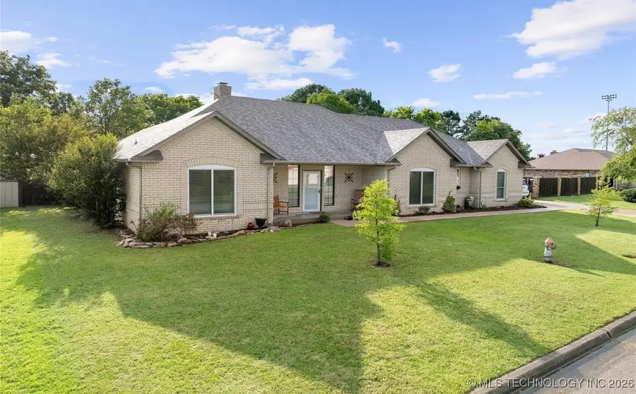 1507 Southern Hills Dr, Ardmore, OK 73401 - #2