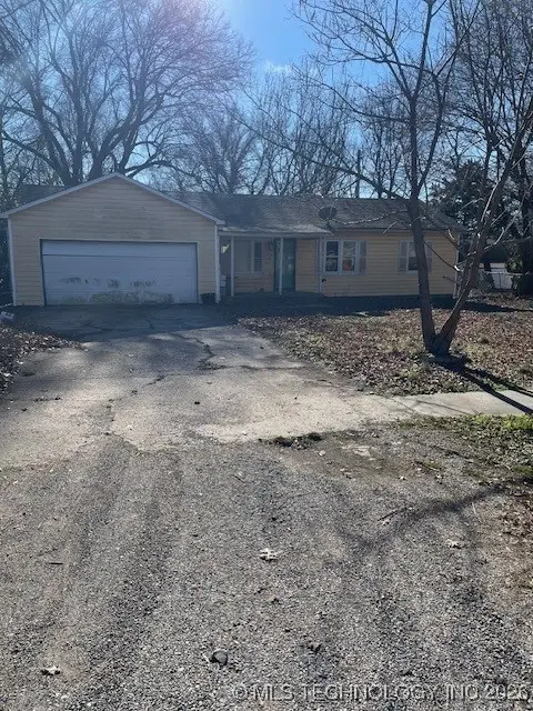 111 Irving Street, Pryor, OK 74361 - #1