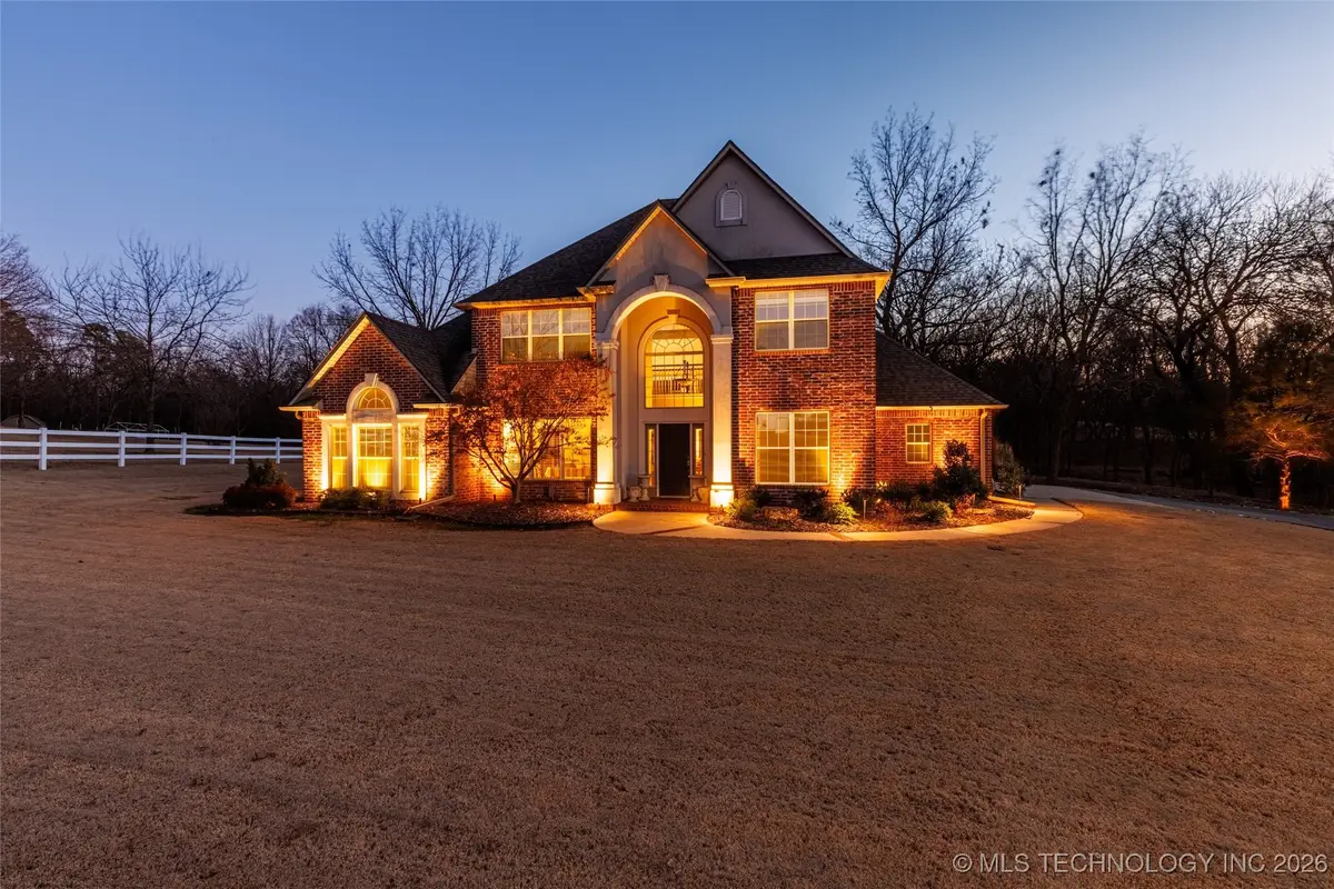 2325 W Lowry Road, Claremore, OK 74017 - #1