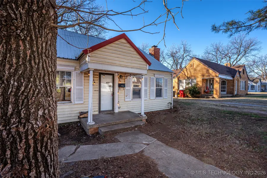 425 E Park Avenue, Waurika, OK 73573 - #2