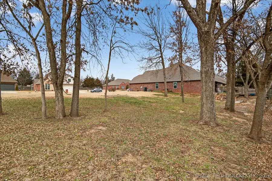 3223 Boardwalk Court, Bartlesville, OK 74006 - Image #2