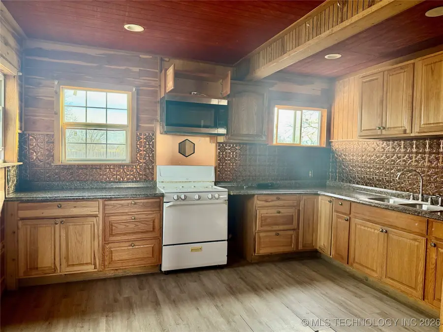 514 W 3rd Street, South Coffeyville, OK 74072 - #2