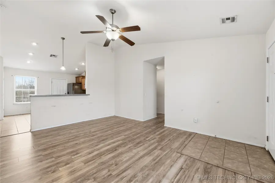 605 S Creek Street, Skiatook, OK 74070 - #3