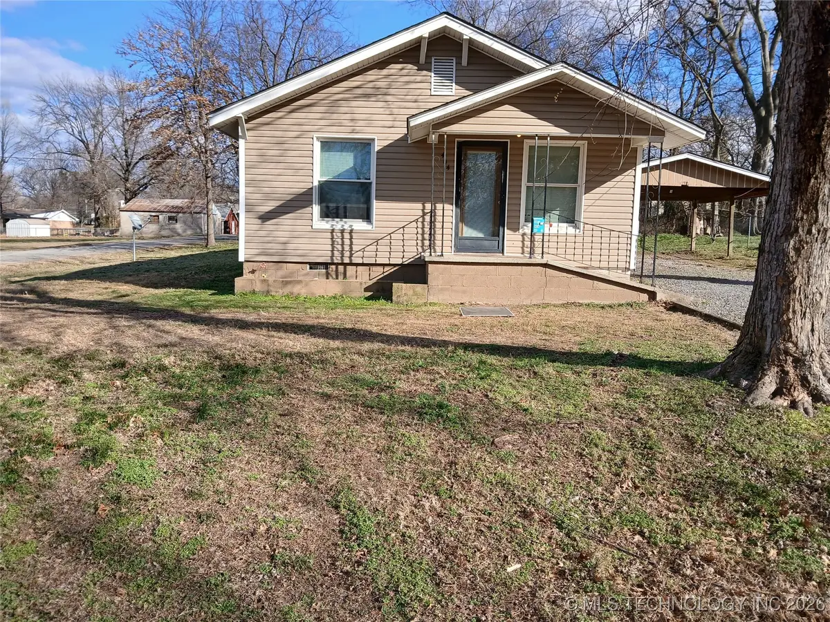 404 N Washington Avenue, Wagoner, OK 74467 - #1