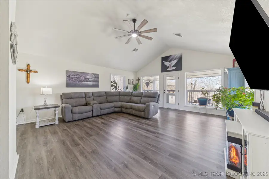 1701 N Hopi Street, Chouteau, OK 74337 - #3