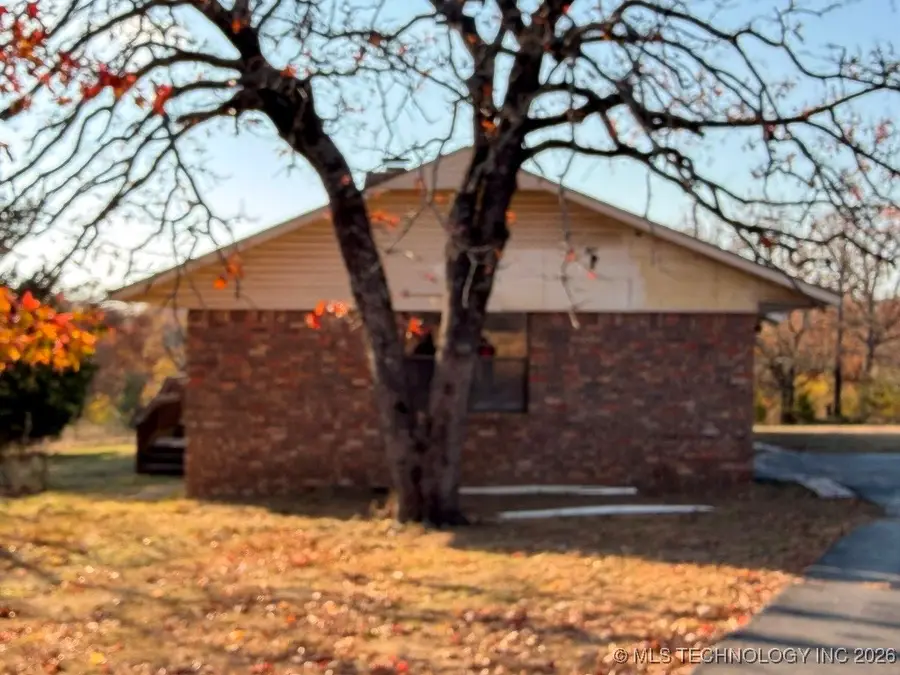 9390 Hedge Road, Henryetta, OK 74437 - Image #3
