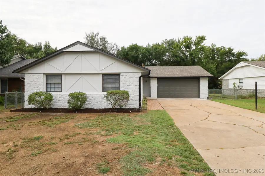 825 W 23rd Street, Claremore, OK 74017 - #2