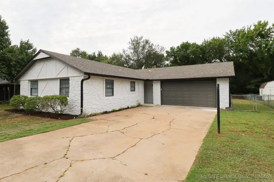 825 W 23rd Street, Claremore, OK 74017 - #3