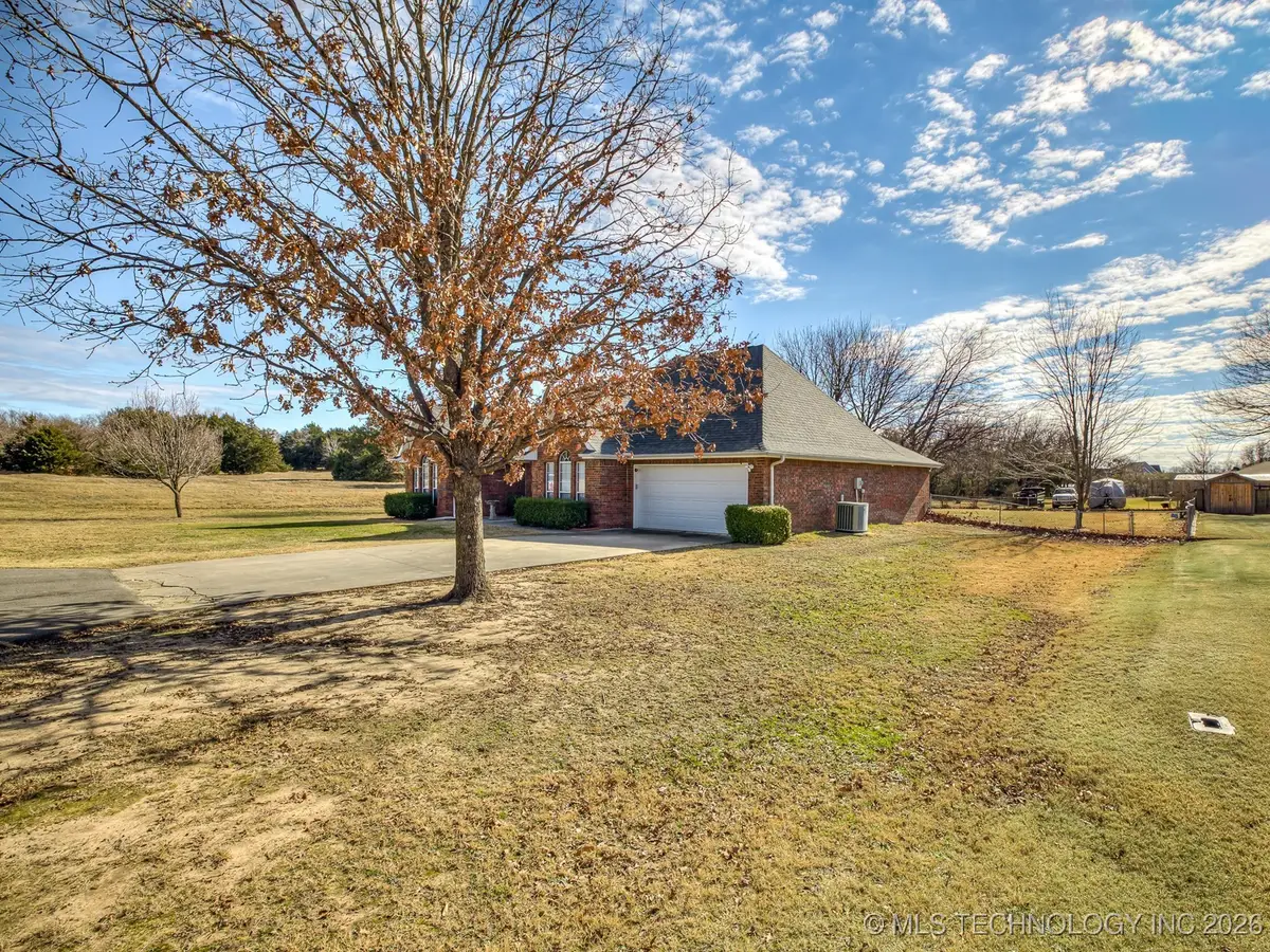 476 N Spinnaker, Stigler, OK 74462 - Image #1