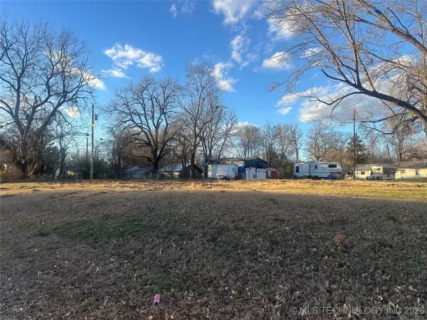 1018 S Dogwood Avenue, Okmulgee, OK 74447