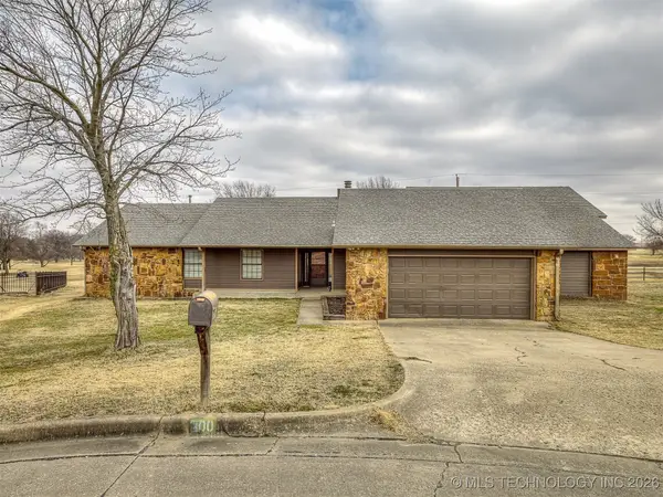 300 Ridgecrest Court, Bartlesville, OK 74006