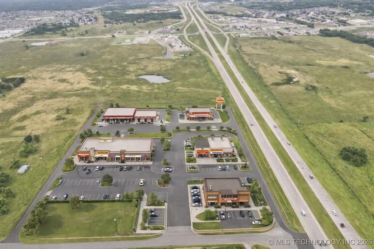 13802 E 122nd Street N, Collinsville, OK 74021 - #1