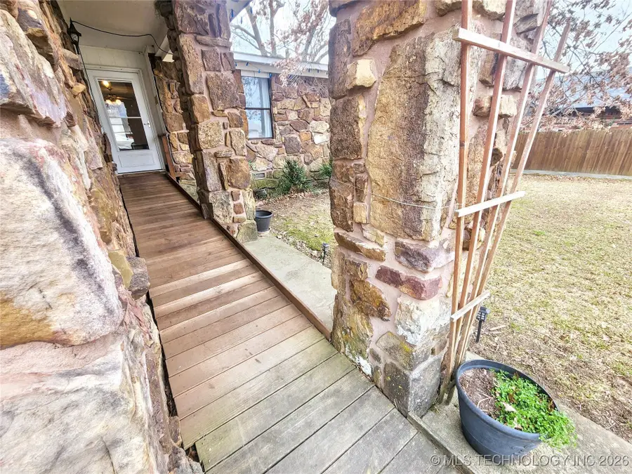 606 Jeffery Street, Tahlequah, OK 74464 - #3