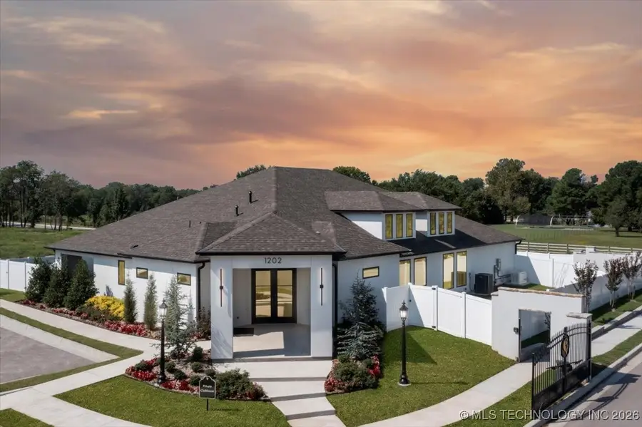 7216 E Norman Street, Broken Arrow, OK 74014 - Image #2