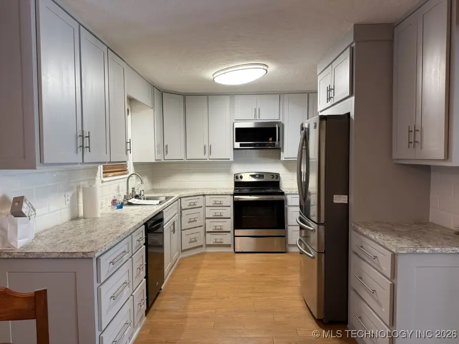 908 Colonial Court, Pryor, OK 74361 - #3