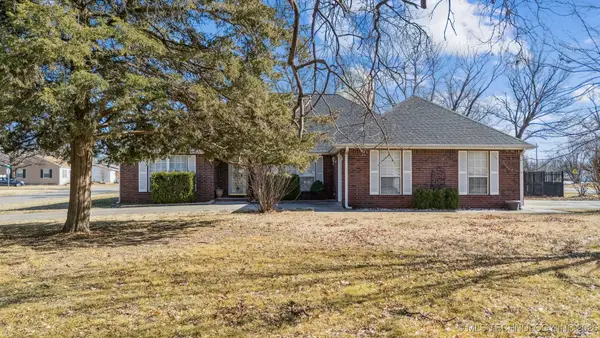 201 N Coo Y Yah Street, Pryor, OK 74361