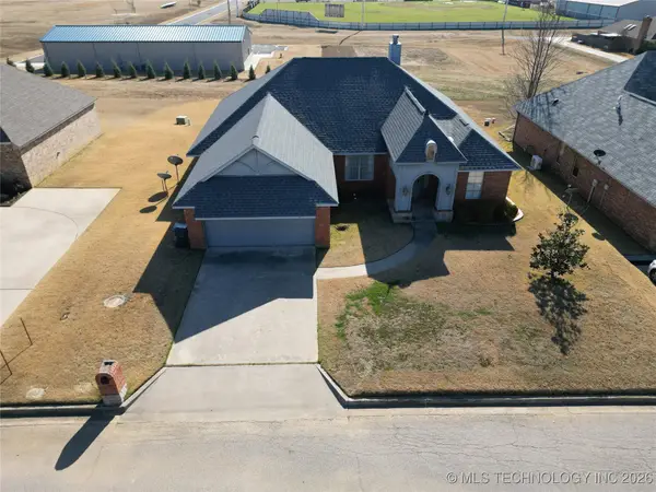 826 Oak Tree Drive, Ardmore, OK 73401