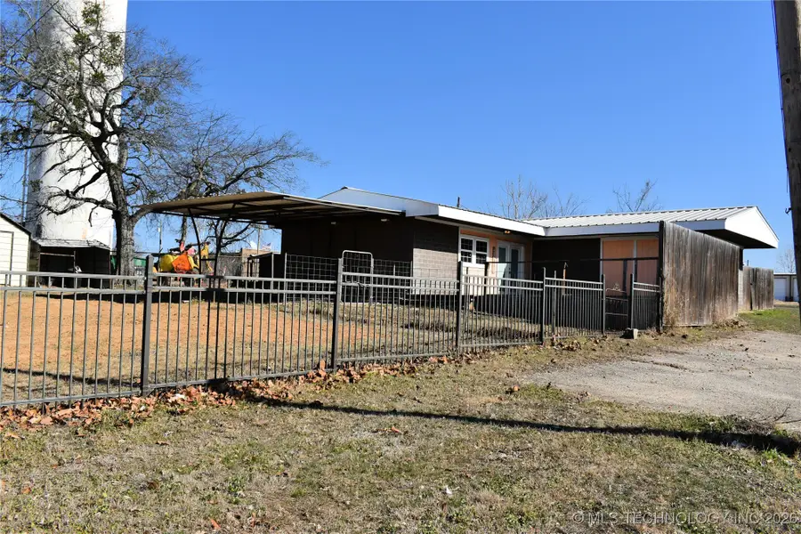105 W Valliant Avenue, Fort Towson, OK 74735 - #3
