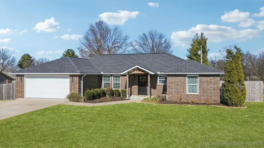 811 E 7th Street, Grove, OK 74344 - #2