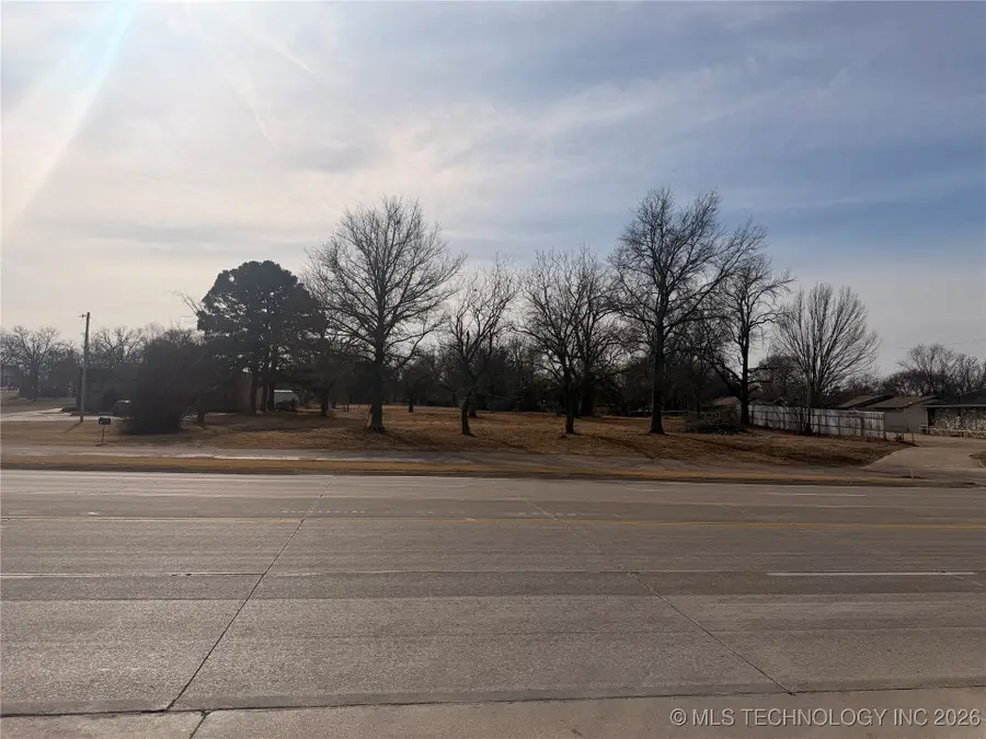 2807 Arlington Street, Ada, OK 74820 - #3