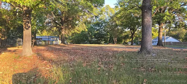 902 N 6th Avenue, Durant, OK 74701