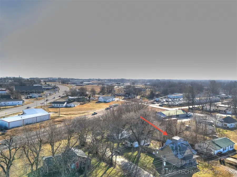 225 N Delaware Avenue, Coweta, OK 74429 - #2