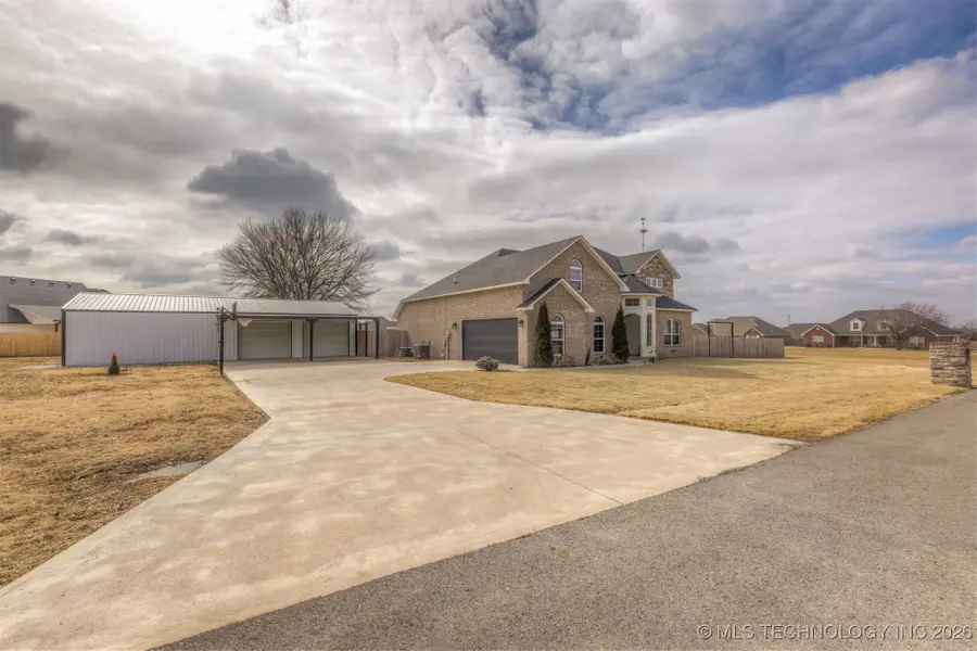 1113 Elizabeth Drive, Checotah, OK 74426 - #2