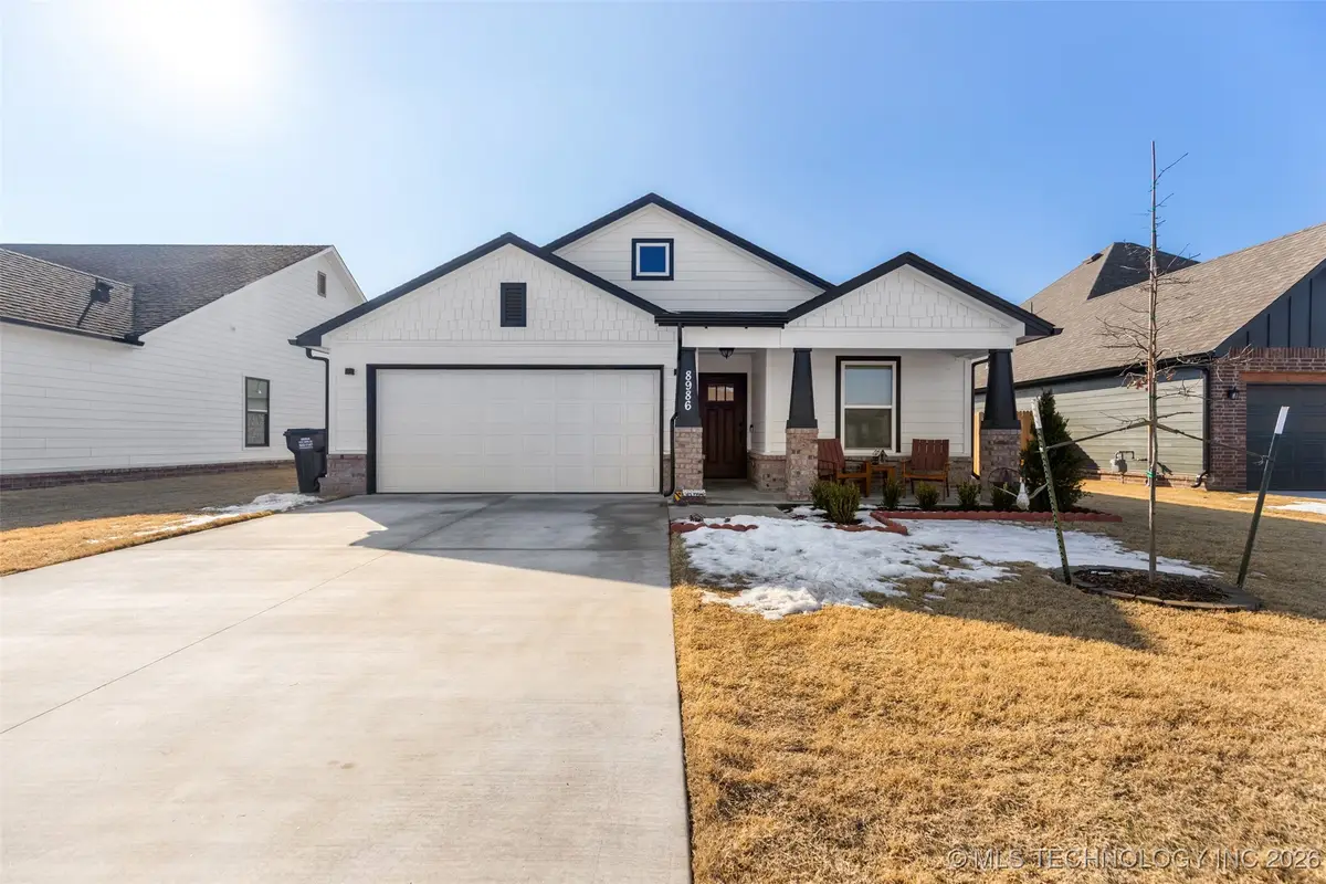 8986 E 163rd Street S, Bixby, OK 74008 - #1