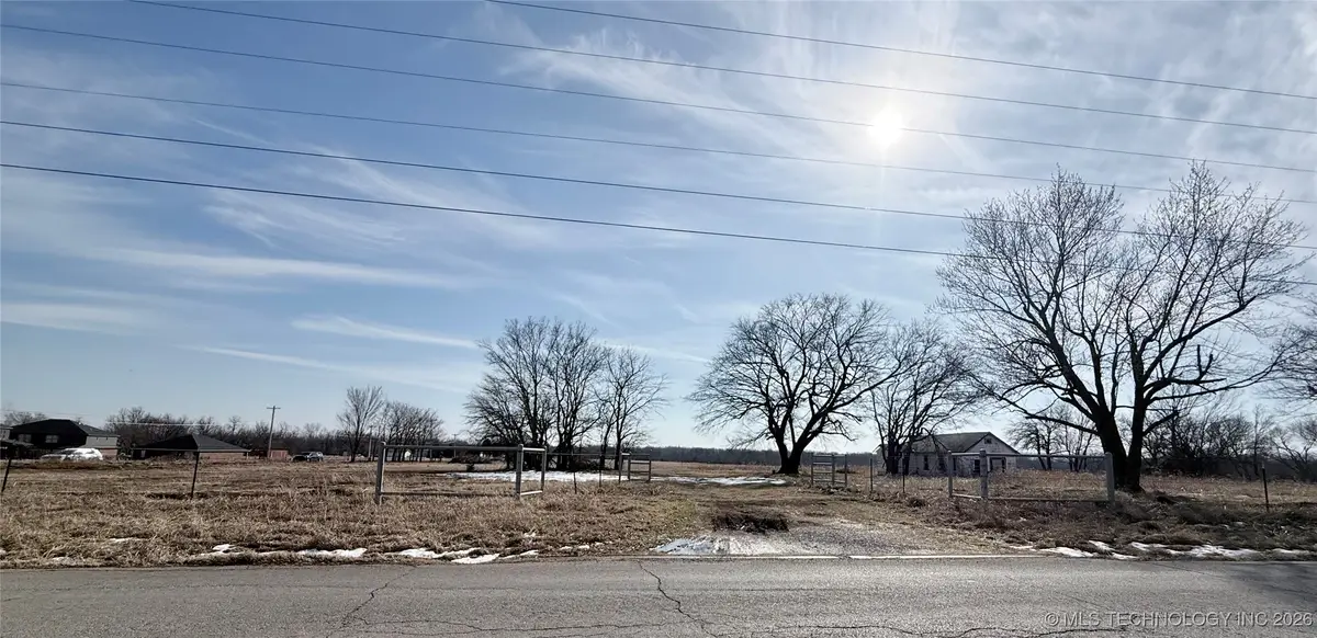 W Oak Street, Skiatook, OK 74070 - #1